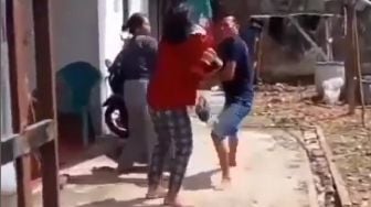 Video Viral Emak-emak Tagih Utang Malah Dibacok Pria Tetangganya di Depan Rumah