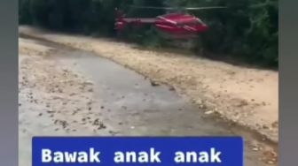 Viral Aksi Bapak Bawa Anak Mandi di Sungai dengan Naik Helikopter, Publik: The Real Sultan