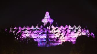 Permukaan candi Borobudur dihiasi aneka film animasi saat pertunjukan video mapping pada rangkaian Indonesia Bertutur 2022 di taman wisata candi Borobudur, Magelang, Jawa Tengah, Jumat (9/9/2022). [ANTARA FOTO/Anis Efizudin/aww]