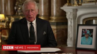 Raja Baru Inggris Disambut Hangat Ketika Masuki Istana Buckingham