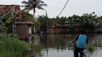 Dua RT di Kosambi Tangerang Terendam Banjir Akibat Kali Cilampe Meluap