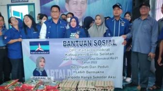 Peringati HUT Ke-21, DPC Partai Demokrat Barsel Bagi-bagi Sembako