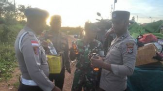 Razia di Jalan Trans Papua, Polisi Amankan Miras Oplosan