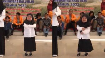 Mahasiswi Berpostur Mini Curi Perhatian Joget Sound Tiba-Tiba Saat Ospek, Inilah Sosoknya