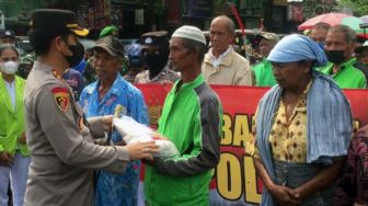 Baksos, Polres Boyolali Bagikan Beras di Sejumlah Pasar