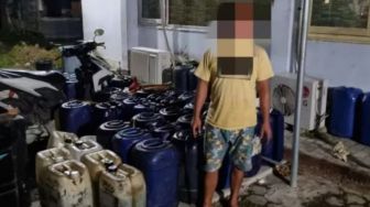 Timbun Ratusan BBM Solar dalam Rumah