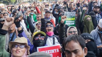 Massa aksi 1209 yang tergabung dalam Gerakan Nasional Pembela Rakyat (GNPR) yang terdiri dari elemen PA 212, GNPF Ulama hingga Front Persaudaraan Islam (FPI), serta ormas lainnya melakukan unjuk rasa di kawasan Patung Kuda, Jakarta Pusat, Senin (12/9/2022). [Suara.com/Alfian Winanto]