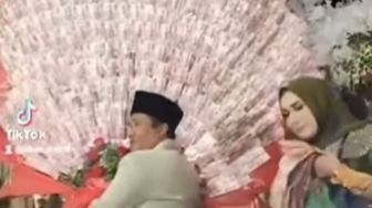 Sultan Abis, Pria di Madura Ini Sumbang Pengantin Pakai Buket Uang Raksasa