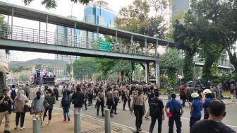 Demo Rusuh PA 212 di Jakarta, Mahasiswa Diamuk Massa hingga Nyemplung di Kolam Patung Kuda: Bawa ke Petamburan!