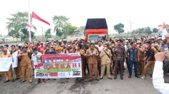 Penghasilan Tetap tak Dibayar Selama 6 Bulan, Perangkat Desa Lampung Timur Gelar Demo