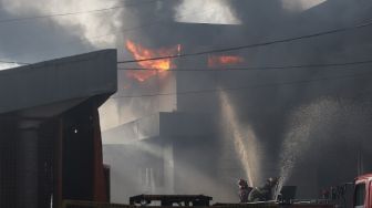 4 Fakta Kebakaran Gudang JNE di Depok, Kerugian Eiger Capai Puluhan Miliar