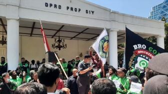 Ribuan Driver Ojol Geruduk DPRD DIY, Tolak Kenaikan BBM