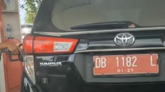 Video Viral Mobil Plat Merah Milik Pemerintah Diduga Isi Pertalite, Terjadi di Manado