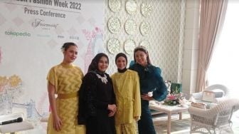 Gandeng Raisa Hingga Patricia Patricia Gouw, Produk Lokal Ini Bawa Tenun Garut ke London Fashion Week