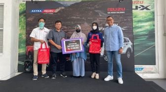 Hari Pelanggan Nasional 2022, Astra Isuzu Harapan Indah Berikan Santunan kepada Pengemudi