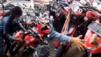 Gegara Tak Terima Ditarik Leasing, Ibu-ibu Rusak Sepeda Motor Sendiri, Publik: Bayar Bu Makanya