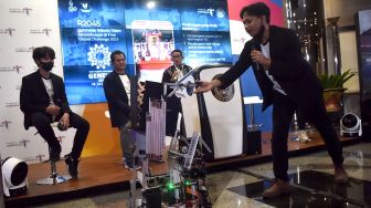 Sandiaga Uno Sambut Kedatangan R2045 Indonesia Robotic Team