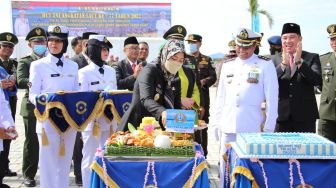 Wagub Chusnunia Hadiri Upacara HUT TNI AL Ke-77 di Mako Lanal Lampung Calig