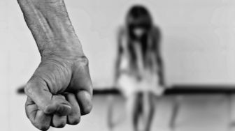 Bercinta Ditolak Sabit Bertindak, Kakek di Ngawi Bacok Istri Lalu Bunuh Diri