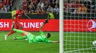 Leverkusen mengambil inisiatif menyerang sejak awal. Namun, dua tembakan dari Robert Andrich pada menit ke-7 dan 11 belum berhasil mengarah ke gawang Atletico yang dijaga Ivo Grbic. (AFP)