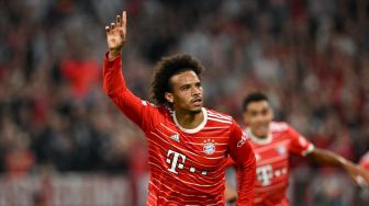 Gelandang Bayern Munich Leroy Sane melakukan selebrasi usai mencetak gol kedua timnya selama matchday kedua Grup C Liga Champions 2022-2023 (Champions League) antara Bayern vs Barcelona di Munich, Jerman selatan pada 13 September 2022 waktu setempat. Bayern menang 2-0.
CHRISTOF STACHE / AFP