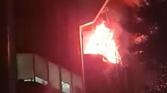 Gedung Kemendes PDTT Terbakar, 12 Mobil Pemadam dan 50 Personel Gulkarmat Jaksel Dikerahkan