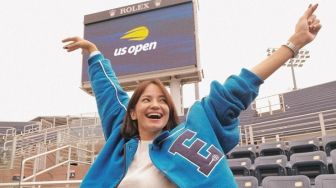 8 Pesona Enzy Storia Nonton Tenis US Open, Tampil Cantik Bareng Anya Geraldine dan Raline Shah