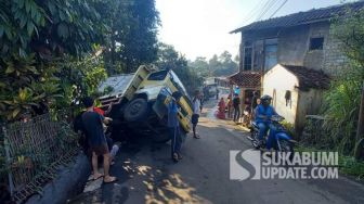 Tanjakan Jalan Karamat Makan Korban, Truk Bermuatan 9 Ton Mundur dan Tabrak Pagar Rumah Warga