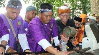 Tradisi Nyiramkeun Benda Pusaka Talaga  Manggung Terus Dilestarikan