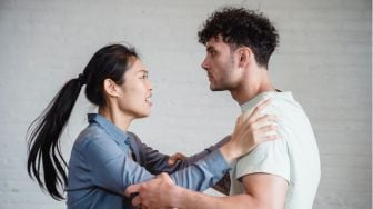 5 Tanda Terjebak Abusive Relationship, Begini Cara Mengakhirinya