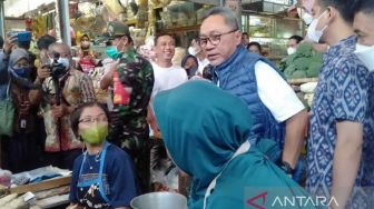 Kunjungi Pasar Gede Solo,Mendag Zulkifli Hasan Pastikan Harga Sembako Stabil