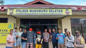 Ribut WNA Sekeluarga Ditangkap Kasus Maling Lalu Dibebaskan, Polisi di Pesisir Selatan Terkesan Bungkam