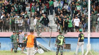 RANS Nusantara FC Pecundangi Persebaya Surabaya 1-2, Bonek Ngamuk Masuk Lapangan