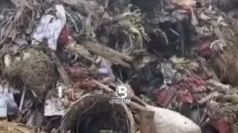 Penampakan Gunungan Sampah di Pasar Induk Cibitung, Publik Nyinyir: Keindahan yang Tersembunyi