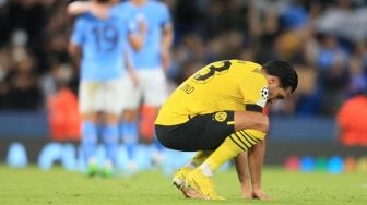 Reaksi gelandang Borussia Dortmund, Emre Can setelah timnya kalah 1-2 dari Manchester City dalam matchday kedua Grup G Liga Champions 2022-2023 (Champions League) antara Manchester City vs Borussia Dortmund di Stadion Etihad di Manchester pada 14 September 2022 waktu setempat.
Lindsey Parnaby / AFP
