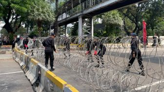 Mahasiswa dan Buruh Gelar Demo di Patung Kuda dan Gedung DPR, Polisi Kerahkan 2.000 Personel
