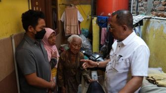 Video Viral Mbah Mursiti Nangis Dipaksa Ngemis oleh Anaknya, Hari Ini Ditemui Wakil Wali Kota Surabaya