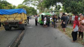 Senggolan Saat Berupaya Salip Dump Truk di Jalan Imogiri Barat, Warga Kasihan Tewas Terlindas