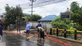 Sampah di TPS Cemara Meluber hingga Jembatan, Warga Tak Nyaman