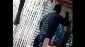 Video Viral Polisi Cekik dan Pukuli Emak-emak: Kubunuh Kau!