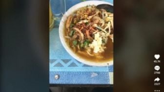 Bisa-bisanya Orang Temukan Hal Tak Terduga Ini di Mangkok Soto, Warganet: Langsung Pulang Aja Deh Takut