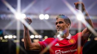 Bek MU Raphael Varane Dikabarkan Cedera Parah hingga Menangis, Kini Terancam Absen di Piala Dunia 2022