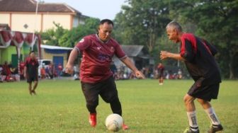 Tanding Sepakbola, Tim Pemkab Lampung Selatan Tahan Imbang Apdesi Lintas 