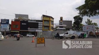 Traffic Light Rusak Tersambar Petir, Lalu Lintas di Bundaran Adipura Sukabumi Semrawut
