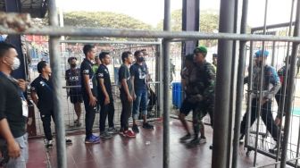 Suporter yang Diamankan Petugas di Laga Persik Kediri vs Arema FC Ternyata Santri