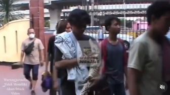 Video Viral Pemuda Tawuran di Jakarta Timur Bawa Anak Buaya sebagai Senjata