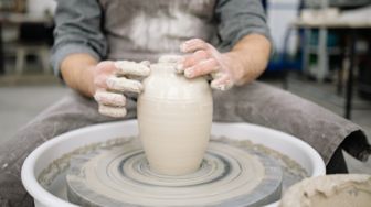 5 Manfaat Melakukan Pottery, Seni Tembikar yang Baik untuk Kesehatan