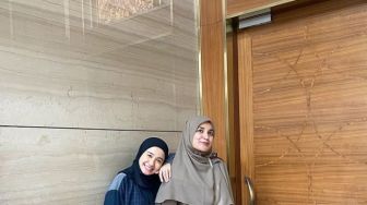 Bestie Banget, Laudya Chyntia Bella dan Shireen Sungkar Kompak Tenteng Tas Senada saat Meet Up