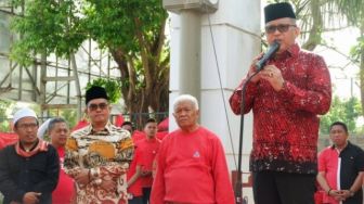 Didampingi Alim Ulama, Hasto Kristiyanto Resmikan Musalla Tanzila Khadijah 