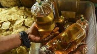Minyak Goreng Curah Tuban Turun Harga Susul Cabai Rawit